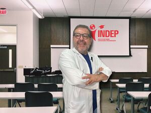 O Curso Alzheimer & Parkinson em Idosos Funciona? Sim, o Curso Alzheimer & Parkinson em Idosos funciona. O curso oferecerá formação suficiente para você ser um Cuidador de Idosos com amplos conhecimentos nessa área. O curso ensina tudo do zero até o avançado. O Curso Alzheimer & Parkinson em Idosos Vale a Pena? Sim, o Curso Alzheimer & Parkinson em Idosos vale a pena. Não necessita de conhecimentos prévios e também não necessita de ser formado em nível de graduação. Para quem o Curso Alzheimer & Parkinson em Idosos é Bom? Esse curso é recomendado para qualquer pessoa interessada em adquirir conhecimentos e técnicas para cuidar de idosos que sofrem de Alzheimer e Parkinson. Não é necessário possuir formação técnica em enfermagem ou ensino superior para participar do curso, pois ele é considerado um curso livre. Portanto, qualquer pessoa de qualquer idade pode fazer o curso e se tornar um cuidador de idosos qualificado nessas condições específicas.