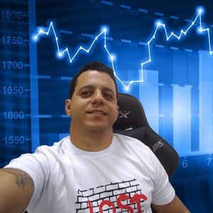 Como funciona o Bot Smook - Alta Frequência? O Bot Smook é um robô projetado especificamente para realizar operações no mercado financeiro de forex. Ele é responsável por executar as transações de compra e venda, proporcionando uma abordagem automatizada e livre de influências emocionais. Esse sistema é capaz de tomar todas as decisões necessárias, permitindo que você opere no mercado sem se preocupar com as questões emocionais envolvidas. Ao adquirir o Bot Smook, você receberá um sistema já pré-configurado, o que significa que em poucos cliques você poderá ajustar todas as configurações de acordo com suas preferências. Além disso, o processo de ativação do sistema é extremamente simples e, caso precise de suporte, você terá acesso a uma equipe dedicada que estará disponível para auxiliá-lo em todas as etapas necessárias.