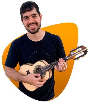 Cavaquinho Iniciante - do zero ao pagode - Premium Funciona? Sim, o Cavaquinho Iniciante - do zero ao pagode - Premium funciona. Esse curso é um passo a passo voltado especialmente para iniciantes que tem como objetivo fazer um sambinha no almoço de domingo com a família ou fazer um pagode no churrasco dos amigos, mas tocando sempre com segurança e desenvoltura! Victor Cazzoli separou no curso o conteúdo que ele considera essencial que você saiba para TOCAR BEM CAVAQUINHO. O Cavaquinho Iniciante - do zero ao pagode - Premium Vale a Pena? Sim, o Cavaquinho Iniciante - do zero ao pagode - Premium vale a pena. A ideia do curso não é te encher de conteúdos desnecessários, que mais vão te confundir do que te ajudar. Nesse treinamento você vai aprender na prática o necessário pra você conseguir “tirar onda” nos pagodes da vida!