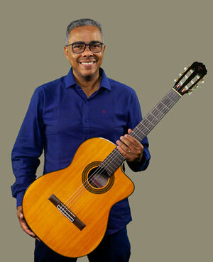 O Método Rápido de Violão Funciona? Sim, o Método Rápido de Violão funciona. O professor Fabinho Gonçalves criou um método prático para aprender a tocar 10 músicas em 12 semanas. Sem enrolação e com o que realmente funciona para tocar violão. Descubra com um dos melhores professores de música do Brasil, Fabinho Gonçalves, professor de grandes músicos Brasileiros. O Método Rápido de Violão Vale a Pena? Sim, o Método Rápido de Violão vale a pena. Aprenda a tocar violão de forma rápida e prática: Com o Método Rápido de Violão, você não precisa passar horas estudando teoria musical ou praticando escalas. O foco é em aprender a tocar músicas de forma eficiente e divertida.