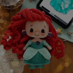 O Curso Amigurumi Passo a Passo 2.0 Funciona? Sim, o Curso Amigurumi Passo a Passo 2.0 funciona. Você vai receber o pacote completo com mais de 5.000 mil receitas de amigurumis, Conteúdo Totalmente em Português com 30 vídeos aulas para iniciantes essas aulas. O Curso Amigurumi Passo a Passo 2.0 Vale a Pena? Sim, o Curso Amigurumi Passo a Passo 2.0 vale a pena. Mais de 2.000 alunas mudaram suas vidas através do curso, sugerindo que ele tem um histórico positivo e comprovado de sucesso.