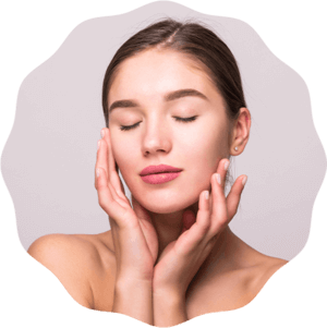 O Curso Dermaplaning Pele Renovada Funciona? Sim, o Curso Dermaplaning Pele Renovada funciona. O curso é projetado para ensinar a técnica de dermaplaning de forma detalhada e prática. Ele oferece flexibilidade aos alunos, permitindo que aprendam no seu próprio ritmo. Com vídeos, certificados e suporte, busca capacitar tanto iniciantes quanto profissionais experientes na aplicação dessa técnica específica. O Curso Dermaplaning Pele Renovada Vale a Pena? Sim, o Curso Dermaplaning Pele Renovada vale a pena. O curso é estruturado em várias seções, cada uma abordando um aspecto específico da técnica de dermaplaning. Os tópicos incluem introdução teórica, prazos e cuidados, informações sobre o tratamento, lista de materiais e fornecedores, biossegurança, ficha de anamnese e termo de consentimento, montagem do instrumento para a laminação, treino e aulas práticas para aplicar a técnica tanto em clientes femininos quanto masculinos.