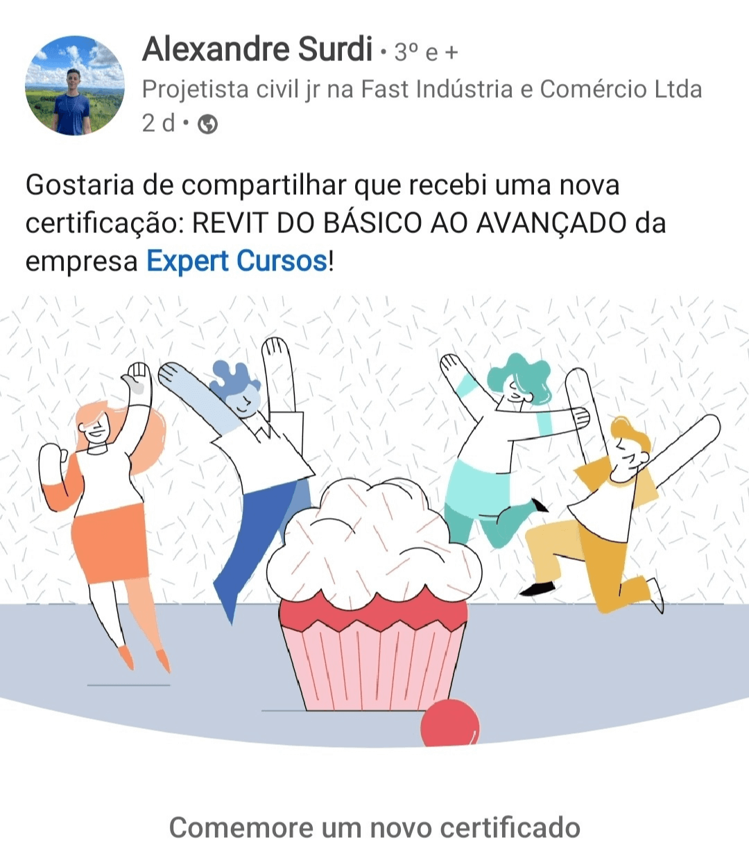 O Curso de Revit Funciona? Sim, o Curso de Revit funciona. O Curso Online de Revit é um programa abrangente e prático para quem deseja aprender a usar o software Revit para projetos arquitetônicos em 3D, seguindo a metodologia BIM. Com um instrutor especializado, suporte, materiais de apoio e bônus, oferece aos alunos uma ampla oportunidade de adquirir conhecimentos práticos nessa área.  O Curso de Revit Vale a Pena? Sim, o Curso de Revit vale a pena. O curso é composto por 12 módulos e um total de 50 videoaulas. Aborda desde conceitos iniciais até tópicos avançados em modelagem.