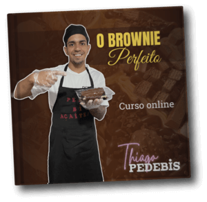 O Curso O Brownie Perfeito Passo a Passo Funciona? Sim, o Curso O Brownie Perfeito Passo a Passo funciona. O curso é um programa de treinamento online oferecido por Thiago Pedebis, um empresário e influenciador do setor gastronômico. O curso tem como objetivo ajudar as pessoas a transformar sua paixão pela confeitaria em uma fonte de renda estável, ensinando a produção de brownies e como vendê-los com sucesso. O Curso O Brownie Perfeito Passo a Passo Vale a Pena? Sim, o Curso O Brownie Perfeito Passo a Passo vale a pena. O curso aborda tópicos como preparação da massa do brownie, técnicas de corte e montagem, receitas de recheios, armazenamento, determinação de prazos de validade, decoração de brownies e oferece um certificado de conclusão.