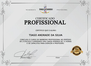 O Curso de Barbeiro Profissional com Certificado Funciona? Sim, o Curso de Barbeiro Profissional com Certificado funciona. O curso é entregue em formato de vídeo aulas, o que sugere que os alunos terão acesso a demonstrações visuais e instruções práticas para aprender as habilidades necessárias para se tornarem barbeiros profissionais. O Curso de Barbeiro Profissional com Certificado Vale a Pena? Sim, o Curso de Barbeiro Profissional com Certificado vale a pena. O curso é adequado tanto para iniciantes que estão começando do zero e não têm conhecimento prévio sobre barbearia, quanto para profissionais que já trabalham na área e desejam aprimorar suas habilidades. Isso indica que o curso pode ser personalizado para atender às necessidades de diferentes públicos.