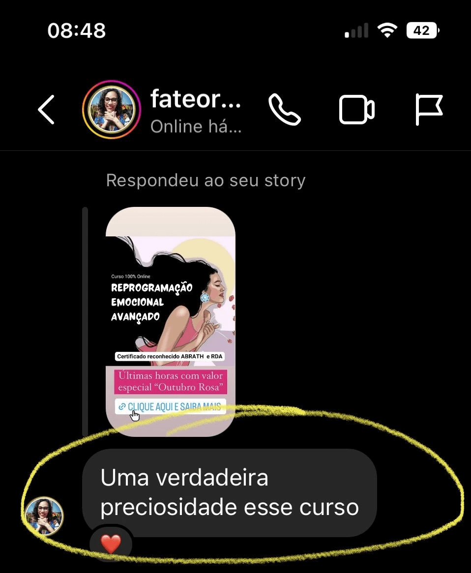 O Curso Reprogramação Emocional Avançado 3.0 Funciona? Sim, o Curso Reprogramação Emocional Avançado 3.0 funciona. O curso tem como objetivo ajudar os participantes a identificar e liberar padrões negativos repetitivos, desativar padrões de auto-sabotagem, liberar bloqueios e memórias negativas registradas no subconsciente. Ele também se concentra em melhorar relacionamentos, negócios e saúde, alegando que traumas passados influenciam diretamente a vida presente. O Curso Reprogramação Emocional Avançado 3.0 Vale a Pena? Sim, o Curso Reprogramação Emocional Avançado 3.0 vale a pena. O curso é dividido em 4 módulos e contém um total de 35 aulas. Cada módulo aborda tópicos específicos, como entendimento das emoções, preparação do subconsciente, ativação da sua potência e movendo do subconsciente para a consciência. Há também bônus adicionais, como técnicas de Ho'oponopono, afirmações e outros recursos. Para quem o Curso Reprogramação Emocional Avançado 3.0 é Bom? O curso é anunciado como adequado tanto para pessoas que desejam melhorar suas vidas pessoais quanto para terapeutas que desejam expandir suas técnicas e ferramentas.