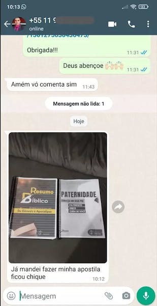 O Livro Resumo Bíblico - De Gênesis a Apocalipse Funciona? Sim, o Livro Resumo Bíblico - De Gênesis a Apocalipse funciona. O resumo abrange desde uma compreensão clara sobre o que é a Bíblia até informações específicas sobre cada livro, incluindo estrutura organizacional, formas de escrita, autores, histórias, personagens e ordem cronológica. O resumo Bíblico busca transformar a experiência de leitura da Bíblia, tornando-a mais compreensível e apaixonante. Destina-se a indivíduos que desejam aprofundar seu conhecimento bíblico, mas que talvez se sintam perdidos ou desinteressados ao enfrentar a complexidade do texto sagrado. O Livro Resumo Bíblico - De Gênesis a Apocalipse Vale a Pena? Sim, o Livro Resumo Bíblico - De Gênesis a Apocalipse vale a pena. Os resumos Utilizam uma linguagem simples e didática, acompanhada de imagens para tornar o estudo prático e acessível. Além disso, oferecem orientação sobre por onde começar a estudar a Bíblia, a sequência de leitura recomendada e uma visão geral cronológica dos livros. Para quem o Livro Resumo Bíblico - De Gênesis a Apocalipse é Bom? O público-alvo inclui cristãos em geral, especialmente aqueles que desejam uma abordagem mais acessível para compreender a Bíblia. A linguagem simplificada e os pacotes combinados podem atrair tanto iniciantes quanto aqueles que buscam aprofundar seu conhecimento bíblico de maneira prática.