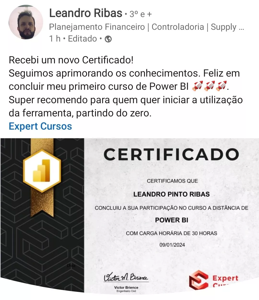 O Curso de Power BI é bom, e por que você deveria aproveitar essa chance? O Curso de Power BI Funciona? Sim, o Curso de Power BI funciona. Curso completo de Power BI, desde os primeiros passos e configurações, importação e tratamento de dados, relacionamentos, funções, fórmulas, design, formato, até a parte mais avançado de criação de Dashboards. São 12 módulos com mais de 35 videoaulas além de diversas Planilhas e Dashboards prontos para download. O Curso de Power BI Vale a Pena? Sim, o Curso de Power BI vale a pena. Defina os seus próprios horários de assistir as vídeo-aulas e estudar, você pode assistir as aulas quantas vezes quiser para o seu devido entendimento e desenvolvimento do software e tem ACESSO VITALÍCIO! Material de apoio e-book completo em PDF com diversas explicações, dicas e exercícios. Aprovação de diversos alunos de diferentes áreas e profissionais. Para quem o Curso de Power BI é Bom? Profissionais em Desenvolvimento de Negócios e Análise de Dados: O curso abrange desde os primeiros passos até aspectos avançados do Power BI, indicando que é adequado tanto para iniciantes quanto para usuários mais experientes na área de desenvolvimento de negócios e análise de dados. Estudantes e Profissionais de Diversas Áreas: A aprovação de diversos alunos de diferentes áreas sugere que o curso é destinado a profissionais de diversas disciplinas, como marketing, finanças, recursos humanos, entre outras, que podem se beneficiar do uso do Power BI em suas respectivas áreas. Interessados em Visualização de Dados e Dashboards: O curso abrange o design, formato e criação de dashboards, indicando que é voltado para aqueles interessados em criar visualizações de dados eficazes e relatórios interativos.