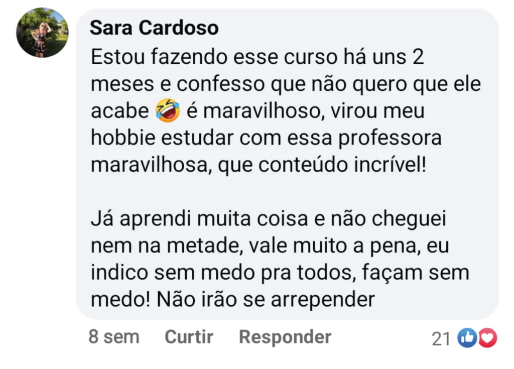 Formação Profissional em Aromaterapia Funciona? Sim, Formação Profissional em Aromaterapia funciona. Você aprenderá sobre a origem e a história dos óleos essenciais, suas propriedades e benefícios terapêuticos. Descubra as técnicas de extração e produção desses preciosos elixires da natureza, além de medidas de segurança e boas práticas para seu uso. O estudo das principais plantas utilizadas na aromaterapia será fundamental. A professora Érica ensinará suas propriedades e como combiná-las para criar sinergias poderosas. Você conhecerá uma ampla gama de óleos essenciais e aprenderá a aplicá-los em diferentes contextos terapêuticos, como relaxamento, equilíbrio emocional e cuidados com a pele. Formação Profissional em Aromaterapia Vale a Pena? Sim, Formação Profissional em Aromaterapia vale a pena. O curso é abrangente e interativo. Aulas teóricas e dinâmicas, vivenciando a experiência prática e suporte para dúvidas que farão parte da sua experiência de aprendizado. Você terá a chance de descobrir todos os segredos da Aromaterapia e como ela pode auxiliar na sua saúde, da sua família e de todos ao seu redor, aprimorando suas habilidades e confiança. Ao final das 800 horas, você estará preparado para aplicar a Aromaterapia com segurança e eficácia. Esta é uma oportunidade única para aprimorar seu conhecimento e abrir portas para uma carreira emocionante como Aromaterapeuta profissional, em Clínicas, Spas ou uso próprio. Para quem Formação Profissional em Aromaterapia é Bom? Iniciantes: O curso é projetado para pessoas que estão começando do zero e não possuem conhecimento prévio sobre aromaterapia. Ele oferece uma introdução completa aos conceitos básicos e técnicas da aromaterapia, tornando-o ideal para quem está dando os primeiros passos nesse campo. Profissionais de Saúde e Bem-Estar: Profissionais da área de saúde, como massoterapeutas, terapeutas holísticos, fisioterapeutas, enfermeiros e outros que desejam expandir suas habilidades e incorporar a aromaterapia em suas práticas, podem se beneficiar do curso para adicionar uma abordagem complementar aos seus tratamentos. Terapeutas Holísticos: Terapeutas que já trabalham com abordagens holísticas podem usar o curso para aprimorar seus conhecimentos e habilidades, bem como para adicionar a aromaterapia como uma opção terapêutica adicional para seus clientes. Pessoas Interessadas em Bem-Estar Pessoal: Se você está interessado em cuidar da sua própria saúde física e emocional, o curso oferece conhecimentos práticos sobre como usar óleos essenciais para melhorar o sono, reduzir o estresse, aliviar dores e promover um equilíbrio emocional. Empreendedores: O curso oferece insights sobre como montar um espaço holístico ou até mesmo um negócio relacionado à aromaterapia. Portanto, empreendedores interessados em iniciar um negócio no campo do bem-estar podem obter informações úteis sobre como atender clientes e administrar um negócio nesse setor. Pessoas Interessadas em Produtos Naturais: Se você tem interesse em produtos naturais, óleos essenciais e suas aplicações terapêuticas, o curso pode ser uma oportunidade para você aprender sobre o poder dos óleos essenciais e como incorporá-los em sua vida diária. Aqueles em Busca de Desenvolvimento Pessoal: O curso não se limita apenas a aspectos técnicos. Ele também oferece informações sobre bem-estar emocional, equilíbrio e desenvolvimento pessoal, tornando-se uma opção para quem busca crescimento pessoal e autodescoberta.