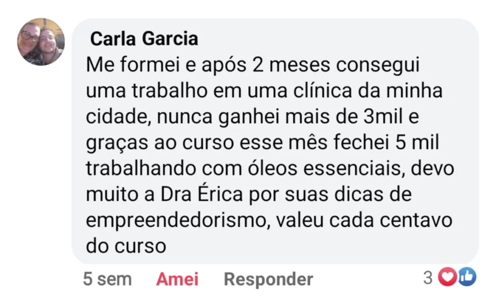 Formação Profissional em Aromaterapia Funciona? Sim, Formação Profissional em Aromaterapia funciona. Você aprenderá sobre a origem e a história dos óleos essenciais, suas propriedades e benefícios terapêuticos. Descubra as técnicas de extração e produção desses preciosos elixires da natureza, além de medidas de segurança e boas práticas para seu uso. O estudo das principais plantas utilizadas na aromaterapia será fundamental. A professora Érica ensinará suas propriedades e como combiná-las para criar sinergias poderosas. Você conhecerá uma ampla gama de óleos essenciais e aprenderá a aplicá-los em diferentes contextos terapêuticos, como relaxamento, equilíbrio emocional e cuidados com a pele. Formação Profissional em Aromaterapia Vale a Pena? Sim, Formação Profissional em Aromaterapia vale a pena. O curso é abrangente e interativo. Aulas teóricas e dinâmicas, vivenciando a experiência prática e suporte para dúvidas que farão parte da sua experiência de aprendizado. Você terá a chance de descobrir todos os segredos da Aromaterapia e como ela pode auxiliar na sua saúde, da sua família e de todos ao seu redor, aprimorando suas habilidades e confiança. Ao final das 800 horas, você estará preparado para aplicar a Aromaterapia com segurança e eficácia. Esta é uma oportunidade única para aprimorar seu conhecimento e abrir portas para uma carreira emocionante como Aromaterapeuta profissional, em Clínicas, Spas ou uso próprio. Para quem Formação Profissional em Aromaterapia é Bom? Iniciantes: O curso é projetado para pessoas que estão começando do zero e não possuem conhecimento prévio sobre aromaterapia. Ele oferece uma introdução completa aos conceitos básicos e técnicas da aromaterapia, tornando-o ideal para quem está dando os primeiros passos nesse campo. Profissionais de Saúde e Bem-Estar: Profissionais da área de saúde, como massoterapeutas, terapeutas holísticos, fisioterapeutas, enfermeiros e outros que desejam expandir suas habilidades e incorporar a aromaterapia em suas práticas, podem se beneficiar do curso para adicionar uma abordagem complementar aos seus tratamentos. Terapeutas Holísticos: Terapeutas que já trabalham com abordagens holísticas podem usar o curso para aprimorar seus conhecimentos e habilidades, bem como para adicionar a aromaterapia como uma opção terapêutica adicional para seus clientes. Pessoas Interessadas em Bem-Estar Pessoal: Se você está interessado em cuidar da sua própria saúde física e emocional, o curso oferece conhecimentos práticos sobre como usar óleos essenciais para melhorar o sono, reduzir o estresse, aliviar dores e promover um equilíbrio emocional. Empreendedores: O curso oferece insights sobre como montar um espaço holístico ou até mesmo um negócio relacionado à aromaterapia. Portanto, empreendedores interessados em iniciar um negócio no campo do bem-estar podem obter informações úteis sobre como atender clientes e administrar um negócio nesse setor. Pessoas Interessadas em Produtos Naturais: Se você tem interesse em produtos naturais, óleos essenciais e suas aplicações terapêuticas, o curso pode ser uma oportunidade para você aprender sobre o poder dos óleos essenciais e como incorporá-los em sua vida diária. Aqueles em Busca de Desenvolvimento Pessoal: O curso não se limita apenas a aspectos técnicos. Ele também oferece informações sobre bem-estar emocional, equilíbrio e desenvolvimento pessoal, tornando-se uma opção para quem busca crescimento pessoal e autodescoberta.