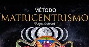 O Método Matricentrismo Funciona? Sim, o Método Matricentrismo funciona. O Método Matricentrismo é um treinamento impactante e objetivo para você aprender, com um passo-a -passo, criar e cocriar o que você deseja: carreira, família, relacionamento, prosperidade, autoestima e saúde. Eliminando pesos e bloqueios, treinando a mente e equilibrando as emoções através de estratégias e metodologias simples que irão maximizar e agilizar a sua capacidade de aumentar a sua frequência vibracional. O Método Matricentrismo Vale a Pena? Sim, o Método Matricentrismo vale a pena. A insegurança que você sente, a sensação de nunca ser boa o suficiente, a escassez, a dependência emocional e financeira, a comparação, o medo, a culpa e a rejeição são apenas programas instalados e codificados em suas memórias celulares e uterinas. Isso porque vivemos em uma sociedade que, gradativamente, foi afastando-se do feminino e aderindo a uma mente e visão racional, masculina e patriarcal. Nessa mente masculina, utilizamos apenas 10% de toda nossa capacidade de manifestação. Para quem o Método Matricentrismo é Bom? Para mulheres que querem se conectar ao seu poder feminino. Que querem se conectar ao seu útero. Querem se conectar aos seus ciclos. Com sua sexualidade sagrada. Que querem descobrir a conexão com a lua e com a ancestralidade. Para mulheres de TODAS as fases. Quem buscam desenvolvimento pessoal espiritual e feminino. Para as que tentaram inúmeras vezes e não conseguiram mudar suas vidas. Que buscam liberdade e autonomia.