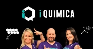 O Curso iQuímica Funciona? Sim, o Curso iQuímica funciona. O iQuímica oferece um curso completo de química, que abrange desde o básico até o avançado, com o objetivo de preparar os estudantes para o Enem, vestibulares de São Paulo e nas principais universidades do país. O Curso iQuímica Vale a Pena? Sim, o Curso iQuímica vale a pena. Além disso, as aulas são dinâmicas e didáticas, proporcionando um aprendizado eficiente. Sendo assim, para garantir um estudo eficaz, desenvolvemos um plano personalizado que inclui exercícios e materiais complementares. Ademais, os alunos têm a oportunidade de participar de um grupo de estudos exclusivo, no qual podem tirar dúvidas diretamente com os professores. Para quem o iQuímica é Bom? O curso é recomendado para todos os vestibulandos que pretendem ser aprovados nas universidades mais conceituadas do Brasil.