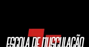 A Escola de Musculação Funciona? Sim, a Escola de Musculação funciona. A Escola de Musculação é uma plataforma de assinatura que oferece um conjunto abrangente de aulas voltadas para a biomecânica, montagem de treinos e fisiologia, adaptadas para atender tanto iniciantes quanto profissionais avançados. Com aulas atualizadas semanalmente, os alunos têm acesso a conteúdo relevante e atualizado constantemente. A Escola de Musculação Vale a Pena? Sim, a Escola de Musculação vale a pena. Com mais de 30 aulas disponíveis, a Escola de Musculação abrange uma variedade de tópicos essenciais para o entendimento completo do funcionamento do corpo humano em relação ao exercício e à musculação. Além disso, os alunos têm a oportunidade de obter certificados reconhecendo seu aprendizado e realização no curso, o que pode ser benéfico para a progressão na carreira e a credibilidade profissional. Em resumo, a Escola de Musculação oferece uma educação abrangente e prática, projetada para equipar os alunos com conhecimentos teóricos e habilidades práticas essenciais para o sucesso como Personal Trainers, estudantes de Educação Física e entusiastas da musculação. Para quem a Escola de Musculação é Bom? Destinada principalmente a Personal Trainers e estudantes de Educação Física, a escola também é acessível para entusiastas da musculação que desejam aprofundar seus conhecimentos. As aulas práticas realizadas dentro da academia proporcionam uma experiência hands-on, permitindo que os alunos apliquem diretamente o que aprenderam em um ambiente real.