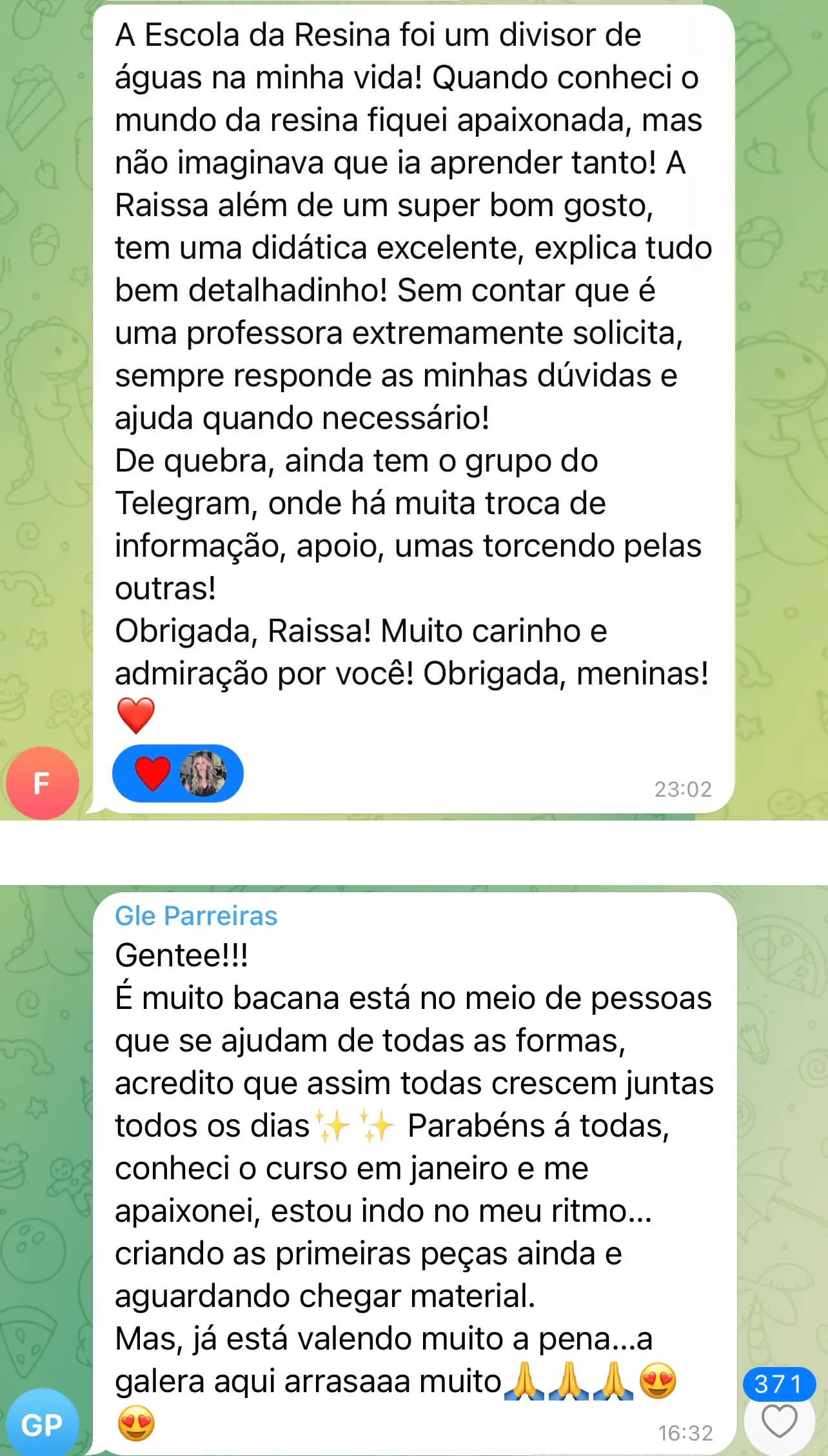 A Escola da Resina Funciona? Sim, a Escola da Resina funciona. O curso oferecido pela Escola da Resina, é uma iniciativa voltada para mulheres interessadas em aprender a criar e empreender no universo da resina epóxi. Ele visa capacitar suas alunas não apenas nas técnicas práticas de trabalhar com resina, mas também em aspectos fundamentais para o sucesso no mercado artístico. A estrutura do curso é organizada em módulos que abrangem tanto teoria quanto prática, com atualizações regulares para acompanhar o progresso e as necessidades das alunas à medida que evoluem em suas habilidades e objetivos de negócios. A Escola da Resina Vale a Pena? Sim, a Escola da Resina vale a pena. Com uma abordagem prática e abrangente, o curso da Escola da Resina oferece não apenas habilidades técnicas essenciais, mas também orientações valiosas para que as alunas possam iniciar e crescer em seus próprios negócios de arte em resina epóxi. O foco na comunidade e no acompanhamento contínuo garante que as alunas se beneficiem de um ambiente de aprendizado dinâmico e atualizado, refletindo as demandas e oportunidades em constante evolução deste mercado criativo. Para quem a Escola da Resina é Bom? Iniciantes Curiosas: Mulheres que desejam aprender uma nova habilidade artística com resina epóxi, mas que não possuem experiência prévia neste meio. Artistas em Ascensão: Mulheres que já trabalham com arte e desejam expandir seu repertório e explorar novos meios de expressão, como a resina epóxi. Empreendedoras Criativas: Mulheres que estão interessadas em transformar sua paixão por arte em uma fonte de renda, buscando aprender não apenas as técnicas artísticas, mas também as habilidades empresariais necessárias para comercializar suas criações. Interessadas em Artesanato e DIY: Mulheres que apreciam atividades manuais e projetos de "faça você mesmo", buscando explorar a resina epóxi como uma forma de arte personalizada e única. Profissionais de Artes Visuais: Mulheres com formação ou interesse nas artes visuais, como pintura, escultura, design de interiores, que desejam incorporar a resina epóxi em seu repertório criativo.