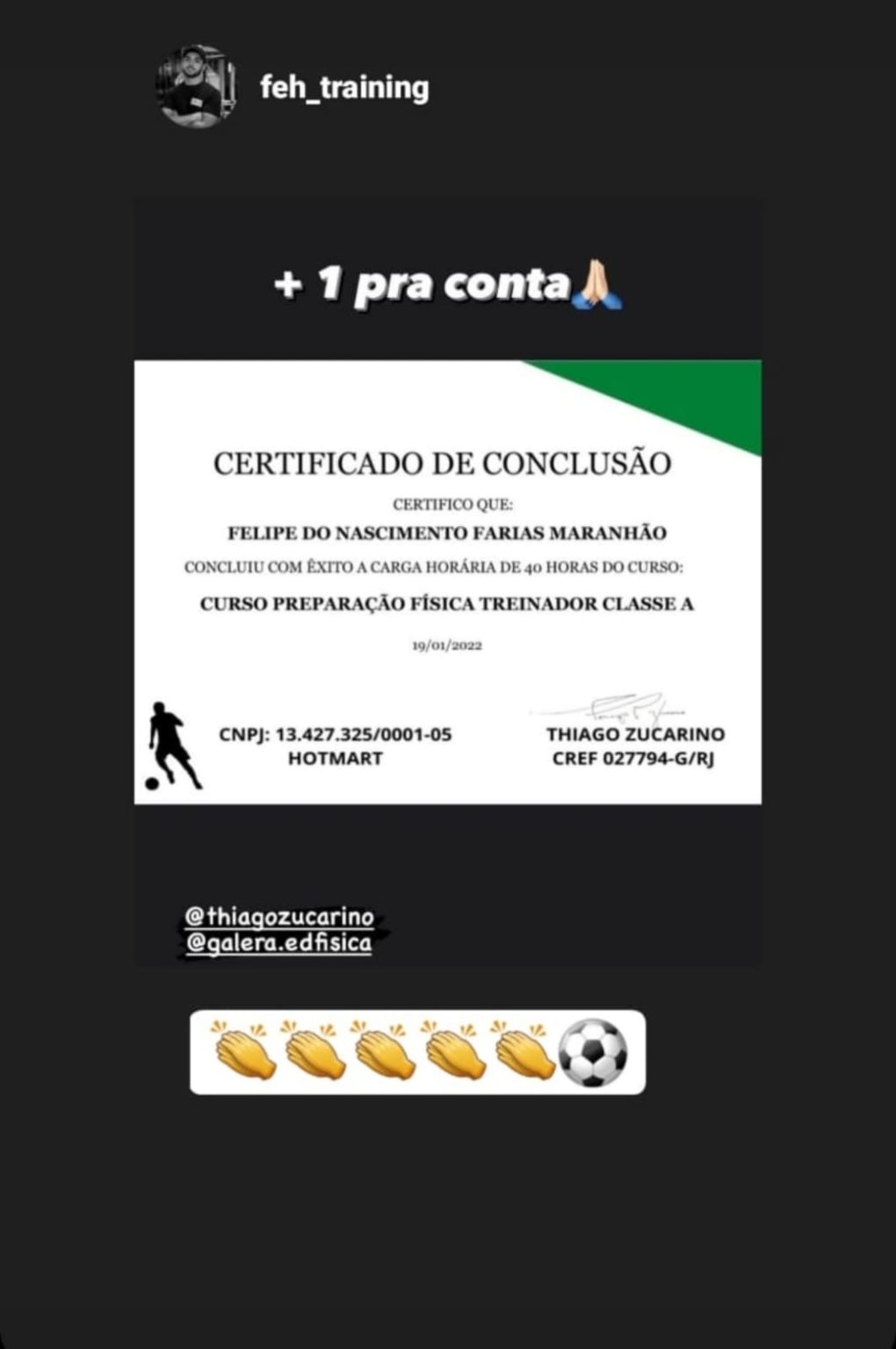 O Curso Treinador de Futebol Classe A 3.0 Funciona? Sim, o Curso Treinador de Futebol Classe A 3.0 funciona. O curso emerge como uma ferramenta essencial para profissionais de educação física e treinadores de futebol que almejam alcançar a excelência em seu trabalho com atletas. Com uma abordagem abrangente e especializada, este curso oferece uma série de módulos em vídeo aulas, que abordam desde os fundamentos do esporte até aspectos cruciais como reabilitação e prevenção de lesões. Um dos pontos mais destacados deste curso é sua orientação para profissionais da área da saúde, reconhecendo a importância de uma abordagem holística e embasada em conhecimento científico no desenvolvimento e no cuidado dos atletas. Ao mesmo tempo em que oferece conhecimentos técnicos e táticos essenciais para o treinamento eficaz, o curso também enfatiza a necessidade de compreender e considerar a saúde física e mental dos jogadores. O Curso Treinador de Futebol Classe A 3.0 Vale a Pena? Sim, o Curso Treinador de Futebol Classe A 3.0 vale a pena. Os módulos em vídeo aulas proporcionam uma experiência de aprendizado dinâmica e acessível, permitindo que os profissionais absorvam o conteúdo de forma eficiente e conveniente. Desde conceitos básicos até estratégias avançadas, o curso abrange uma ampla gama de tópicos relevantes, capacitando os participantes a aplicarem os conhecimentos adquiridos de maneira prática e efetiva em seu ambiente de trabalho. Além disso, é crucial ressaltar que o curso Treinador de Futebol Classe A enfatiza a importância da consulta médica profissional em questões relacionadas à saúde dos atletas. Embora forneça uma base sólida de conhecimento, o curso não substitui o parecer médico qualificado e incentiva os profissionais a sempre procurarem orientação especializada quando necessário. Em suma, o curso Treinador de Futebol Classe A representa um investimento valioso para profissionais que buscam aprimorar suas habilidades e conhecimentos no mundo do futebol. Ao combinar uma abordagem abrangente, orientação para a saúde e uma plataforma de aprendizado acessível, este curso se destaca como uma ferramenta essencial para aqueles que desejam elevar o padrão profissional e oferecer o melhor cuidado possível aos seus atletas. Para quem o Curso Treinador de Futebol Classe A 3.0 é Bom? Profissionais de educação física que trabalham com equipes esportivas, especialmente de futebol. Treinadores de futebol de todos os níveis, desde iniciantes até aqueles com experiência avançada. Profissionais que buscam uma formação abrangente que inclua aspectos fundamentais, técnicos, táticos, de reabilitação e prevenção de lesões. Indivíduos que reconhecem a importância de consultar profissionais de saúde em questões relacionadas ao bem-estar dos atletas.