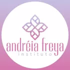 Quem é Instituto Andreia Freya? Descrição fornecida pelo autor: Trabalho com mulheres há 27 anos! Conduzi mais de 1.000 meninas pela arte-terapia da dança. Formada em Direito, empreendi no ramo educacional para concursos públicos e atuei como pesquisadora com mulheres criminosas. Ao longo da minha trajetória estive imersa na energia da rigidez: a rigidez da perfeição exigida pelo ballet, pelas leis no direito e pelos estudos para concursos públicos. Minha vida se resumia a controlar tudo e todos.