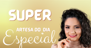 O Curso Super Artesã Especial Funciona? Sim, o Curso Super Artesã Especial funciona. Se você já sonhou em transformar seu hobby de artesanato em uma carreira lucrativa, esse curso é a oportunidade ideal para você. Focado na técnica do aramado, este curso oferece todas as ferramentas e conhecimentos necessários para criar acessórios de luxo para noivas e peças especiais para diversas ocasiões. O Curso Super Artesã Especial Vale a Pena? Sim, o Curso Super Artesã Especial vale a pena. O curso é ministrado por Pauliane Sampaio, conhecida como Poly. Formada em Geografia pela UFAM e com Mestrado em Clima e Ambiente pelo INPA, Poly encontrou no artesanato uma nova paixão. Ela iniciou sua jornada vendendo laços para arrecadar fundos e hoje inspira e ensina outras mulheres a descobrirem suas habilidades e a empreenderem no artesanato. Para quem o Curso Super Artesã Especial é Bom? Mulheres Empreendedoras: Mulheres que desejam empreender no mercado de acessórios de luxo, especialmente no segmento de noivas e eventos especiais. Artesãs e Aficionadas por Artesanato: Pessoas que já possuem alguma experiência ou interesse em artesanato e querem aprimorar suas habilidades na técnica do aramado. Profissionais que Buscam Renda Extra: Indivíduos que desejam complementar sua renda ou alcançar independência financeira trabalhando de casa. Hobbystas: Pessoas que procuram um hobby prazeroso e criativo, que possa eventualmente se transformar em uma atividade lucrativa. Mães e Donas de Casa: Mulheres que buscam uma forma flexível de trabalhar e gerar renda, conciliando com suas responsabilidades domésticas e familiares. Público Infantil e Eventos: Artesãs interessadas em criar acessórios para ocasiões especiais como batizados, aniversários, e outros eventos infantis. Comunidade de Mulheres: Pessoas que querem fazer parte de uma comunidade de apoio e crescimento mútuo, onde podem trocar experiências, ideias e motivação.