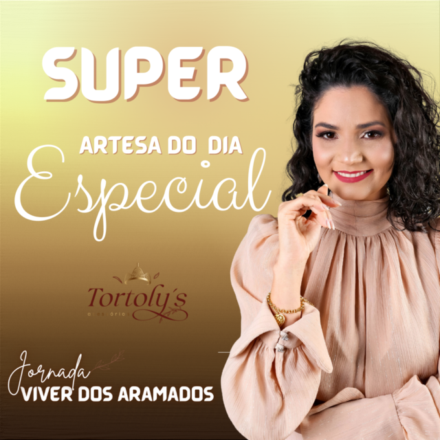 O Curso Super Artesã Especial Funciona? Sim, o Curso Super Artesã Especial funciona. Se você já sonhou em transformar seu hobby de artesanato em uma carreira lucrativa, esse curso é a oportunidade ideal para você. Focado na técnica do aramado, este curso oferece todas as ferramentas e conhecimentos necessários para criar acessórios de luxo para noivas e peças especiais para diversas ocasiões. O Curso Super Artesã Especial Vale a Pena? Sim, o Curso Super Artesã Especial vale a pena. O curso é ministrado por Pauliane Sampaio, conhecida como Poly. Formada em Geografia pela UFAM e com Mestrado em Clima e Ambiente pelo INPA, Poly encontrou no artesanato uma nova paixão. Ela iniciou sua jornada vendendo laços para arrecadar fundos e hoje inspira e ensina outras mulheres a descobrirem suas habilidades e a empreenderem no artesanato. Para quem o Curso Super Artesã Especial é Bom? Mulheres Empreendedoras: Mulheres que desejam empreender no mercado de acessórios de luxo, especialmente no segmento de noivas e eventos especiais. Artesãs e Aficionadas por Artesanato: Pessoas que já possuem alguma experiência ou interesse em artesanato e querem aprimorar suas habilidades na técnica do aramado. Profissionais que Buscam Renda Extra: Indivíduos que desejam complementar sua renda ou alcançar independência financeira trabalhando de casa. Hobbystas: Pessoas que procuram um hobby prazeroso e criativo, que possa eventualmente se transformar em uma atividade lucrativa. Mães e Donas de Casa: Mulheres que buscam uma forma flexível de trabalhar e gerar renda, conciliando com suas responsabilidades domésticas e familiares. Público Infantil e Eventos: Artesãs interessadas em criar acessórios para ocasiões especiais como batizados, aniversários, e outros eventos infantis. Comunidade de Mulheres: Pessoas que querem fazer parte de uma comunidade de apoio e crescimento mútuo, onde podem trocar experiências, ideias e motivação.